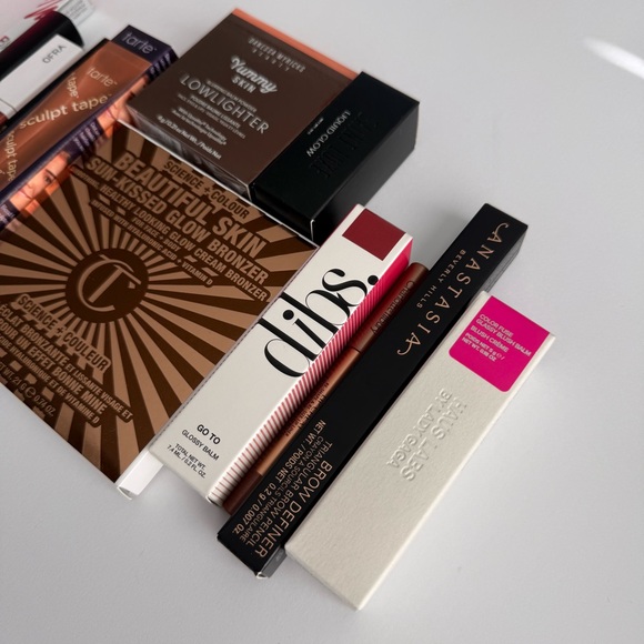 LUXURY FULL FACE BUNDLE - Charlotte Tilbury, Tarte, ABH, Haus Labs & More - Picture 3 of 7